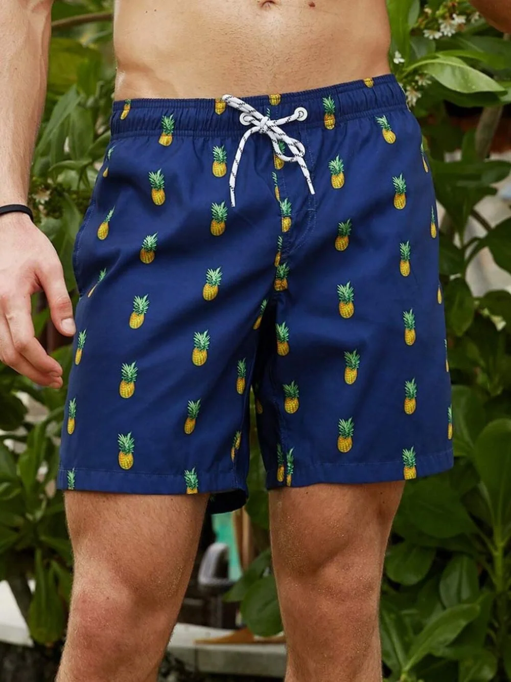 Maamgic NWT pineapple swim trunks men’s size medium